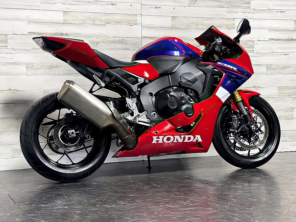 2022 Honda CBR1000RR ABS – Track-Born Power, Street-Legal Precision