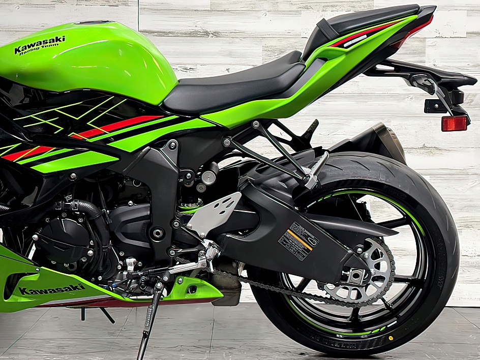 Kawasaki ZX-6R 2024 – Right Side View 2024 Kawasaki Ninja ZX-6R Right Side View – 636cc Inline-4 Engine